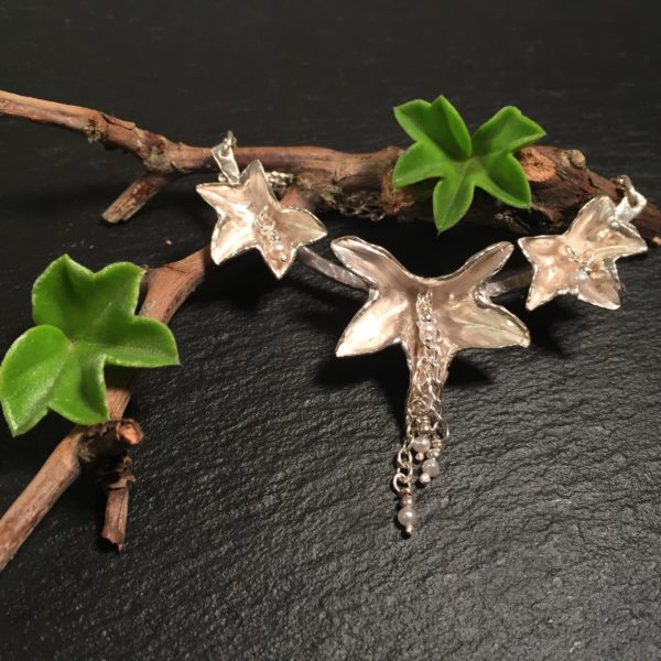 Geranium-triple-pearl-necklace-front-sandrakernsjewellery