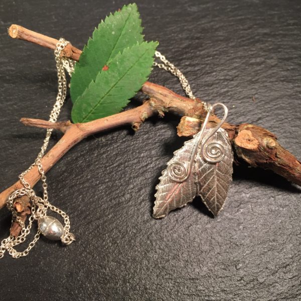 Italianleaf-double-pendant-chain-swirl-front-1-sandrakernsjewellery