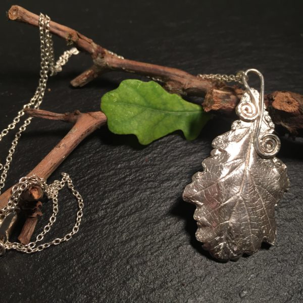 Oakleaf-large-pendant-chain-front-1-sandrakernsjewellery