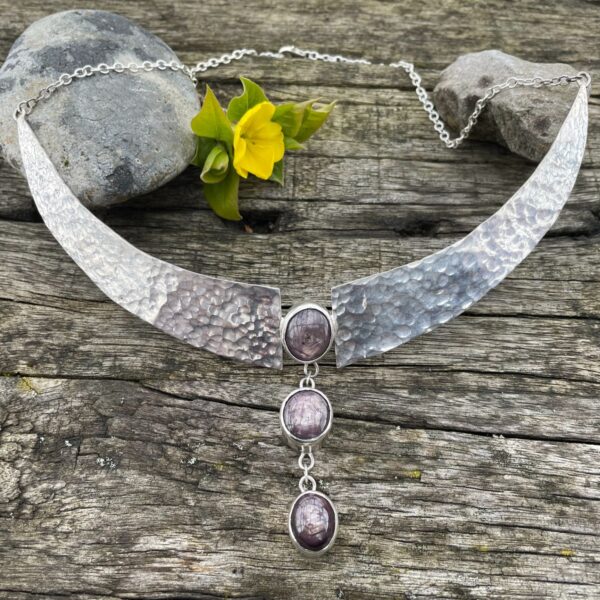 Star ruby-3 stones-collar-silver-hammered-sandrakernsjewellery