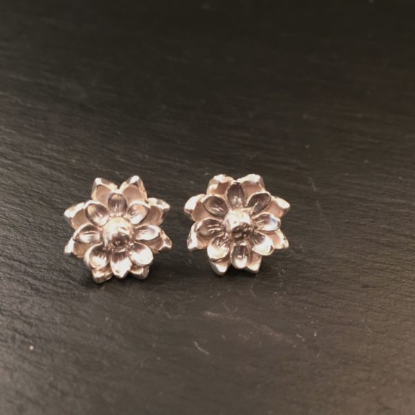 flower-earring-flatter-front-sandrakernsjewellery