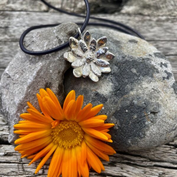flower-silver-leather-pendant-back-sandrakernsjewellery