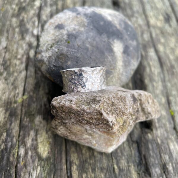 fluted,textured,ring,silver,side,sandrakernsjewellery