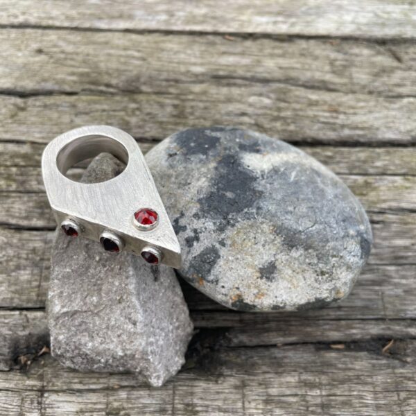 garnet-hollow-ring-silver-spikey-side-sandrakernsjewellery