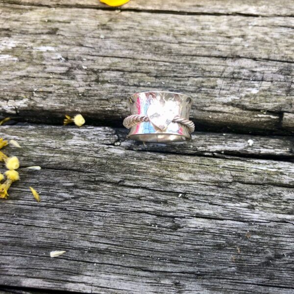 heart-spinner-ring-plait-top-hammered-sandrakernjsewellery