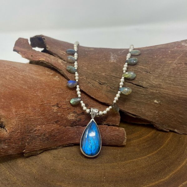 labradorite-pendant-briolettes-blue-sandrakernsjewellery labradorite-pendant-briolettes-blue-sandrakernsjewellery
