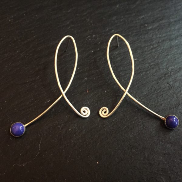 lapis-lazuli-earring-swirl-loop-front-sandrakernsjewellery
