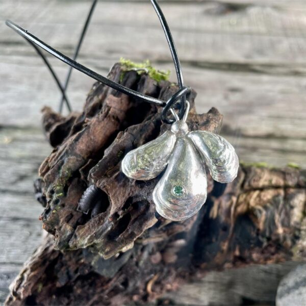 mussel-shell-necklace-silver-leather-clasp-sandrakernsjewellery mussel-shell-necklace-silver-leather-clasp-sandrakernsjewellery