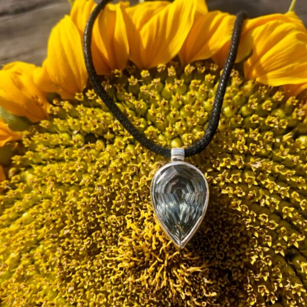 prasseolite-pendant-pear drop-silver-thong-front-lighthouse-sandrakernsjewellery