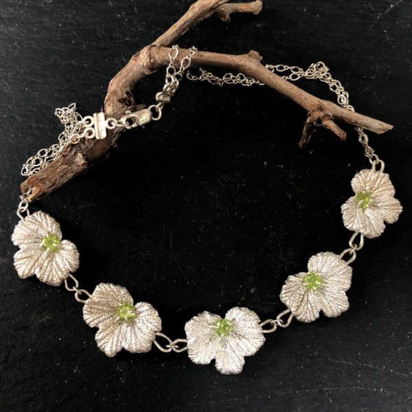 silver-ribes-necklace-peridot-faceted-sandrakernsjewellery
