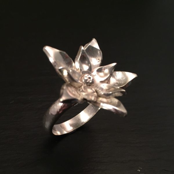 starflower-ring-side-2-sandrakernsjewellery