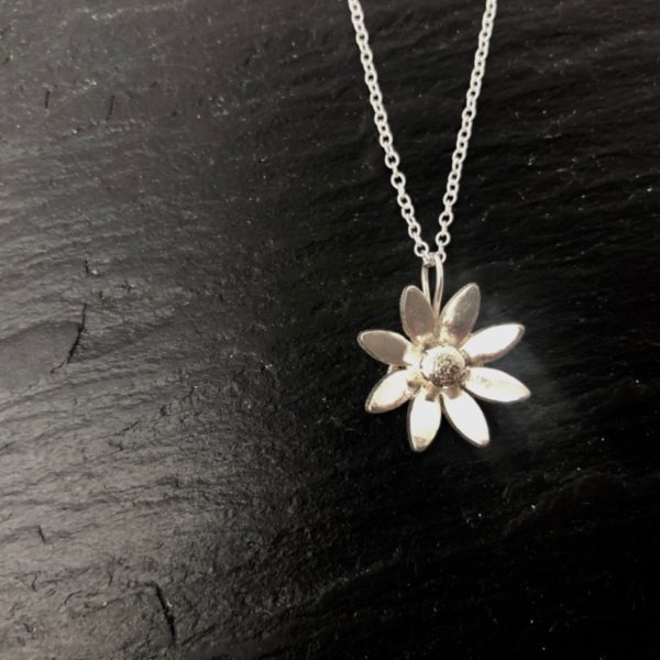 sterling-silver-flower-daisy-pendant-sandrakernsjewellery-front