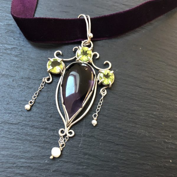 suffragette-choker-silver-amethyst-peridot-pearl-front-sandrakernsjewellery