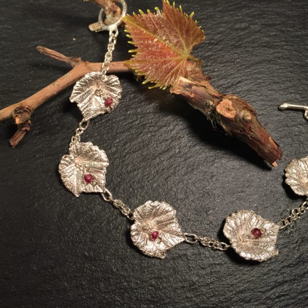 vineleaf-small-bracelet-garnet-front-1-sandrakernsjewellery vineleaf-small-bracelet-garnet-front-1-sandrakernsjewellery