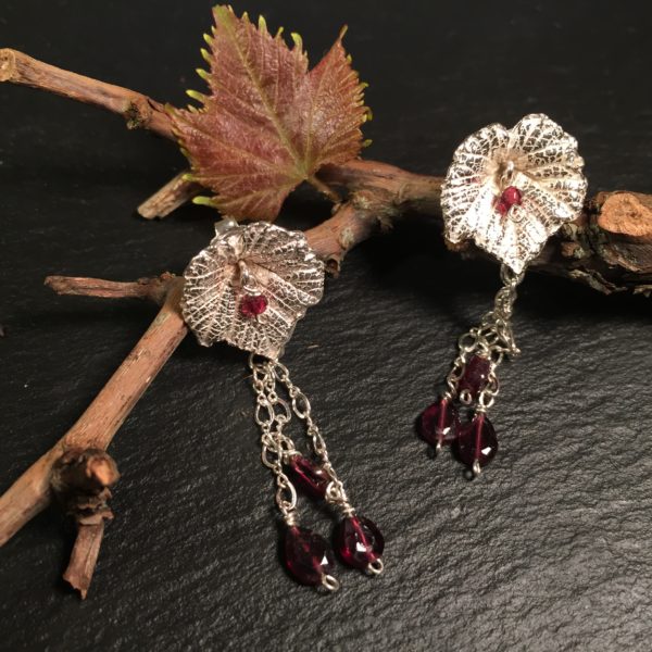 vineleaf-small-drop-earring-garnet-front-1-sandrakernsjewellery
