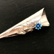 wedding-fatherofbride-flower-pin-brooch-sandrakernsjewellery wedding-fatherofbride-flower-pin-brooch-sandrakernsjewellery